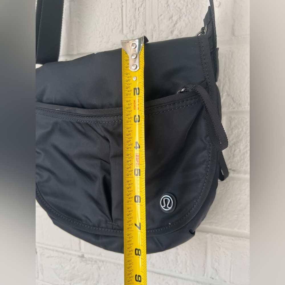 Lululemon the essentials bag 🪬 - Picture 10 of 15